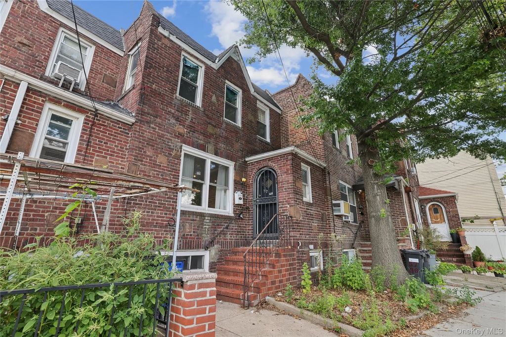 57-68 Mazeau Street, Maspeth