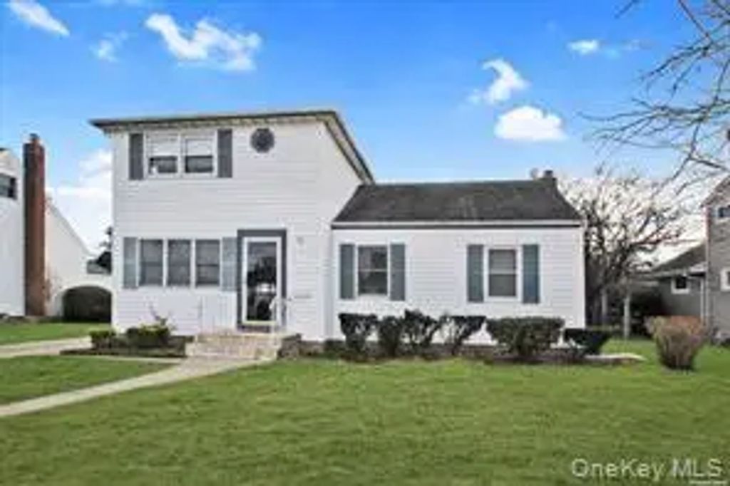 23 Jamaica Avenue, Plainview
