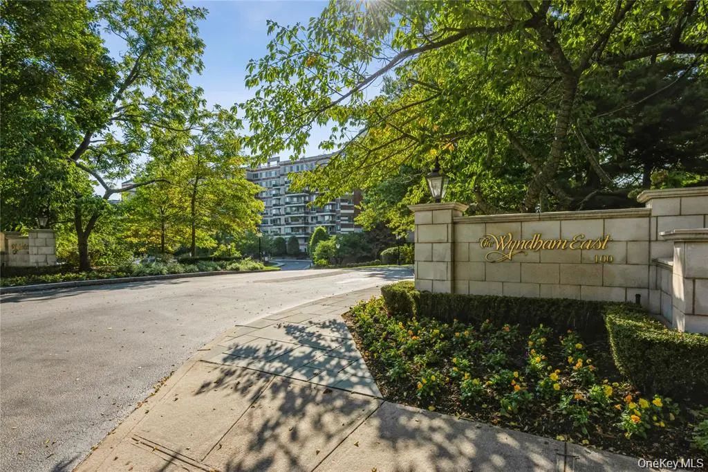 100 Hilton Avenue 907, Garden City