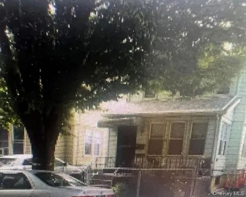 16026 76th Road, Fresh Meadows