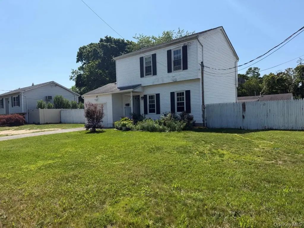 2 E Elm Street, Central Islip
