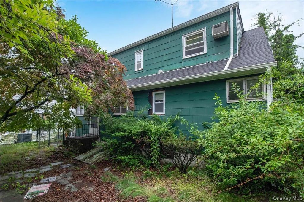 72 Twin Avenue, Spring Valley