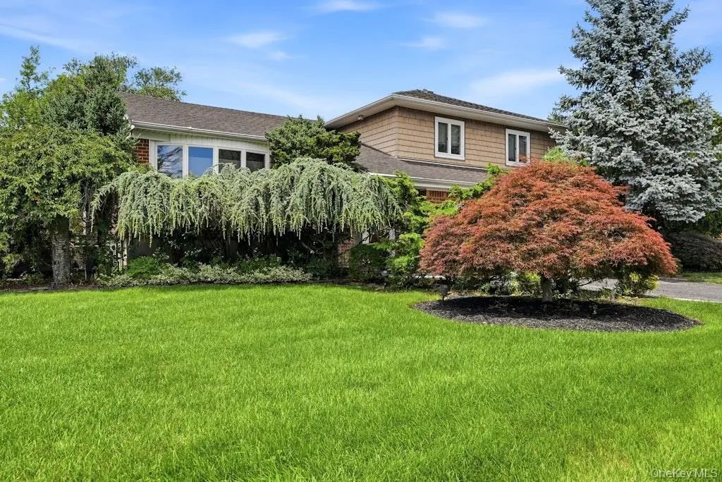 30 Harriet Drive, Syosset