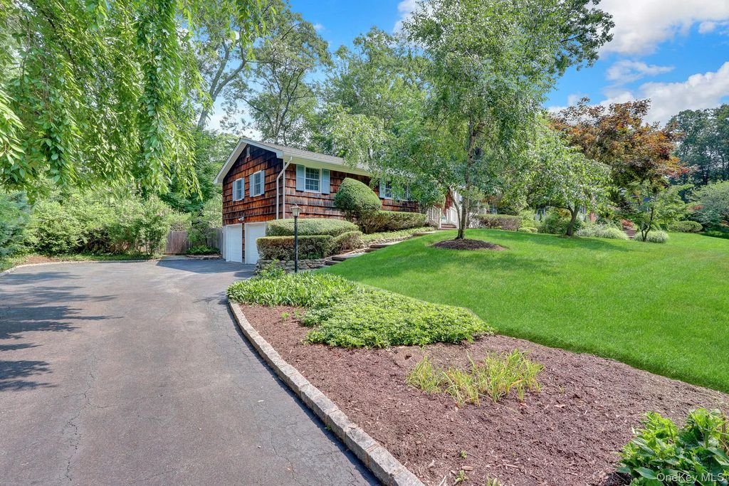 9 Pleasant Drive, East Setauket