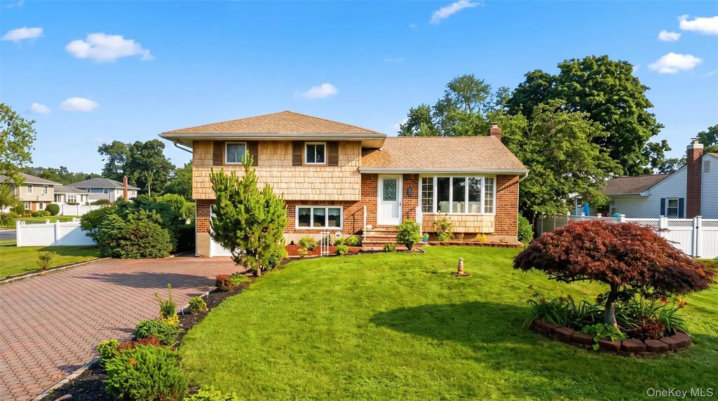 25 Whitebirch Lane, Commack