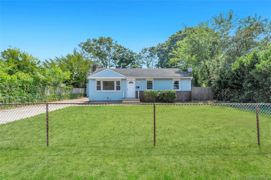 61 Herbert Circle, Patchogue