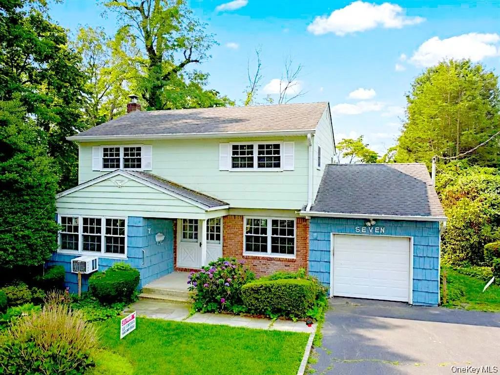 7 Locust Street, Glen Head