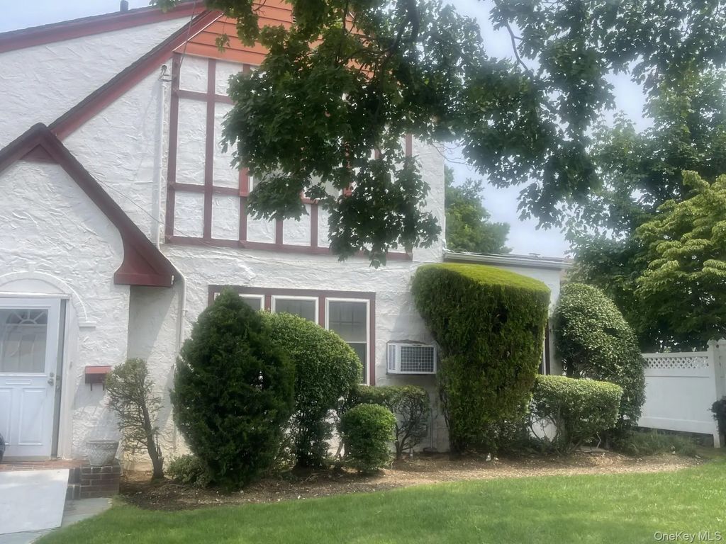 334 Westwood Road, Woodmere