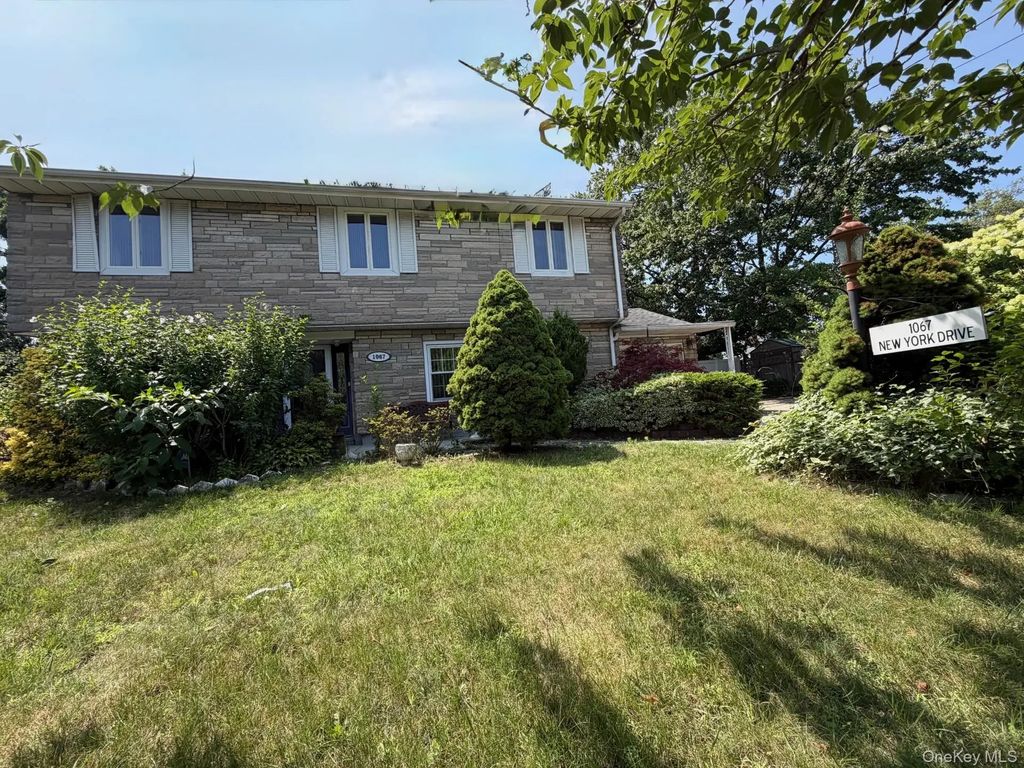 1067 N New York Drive, Massapequa
