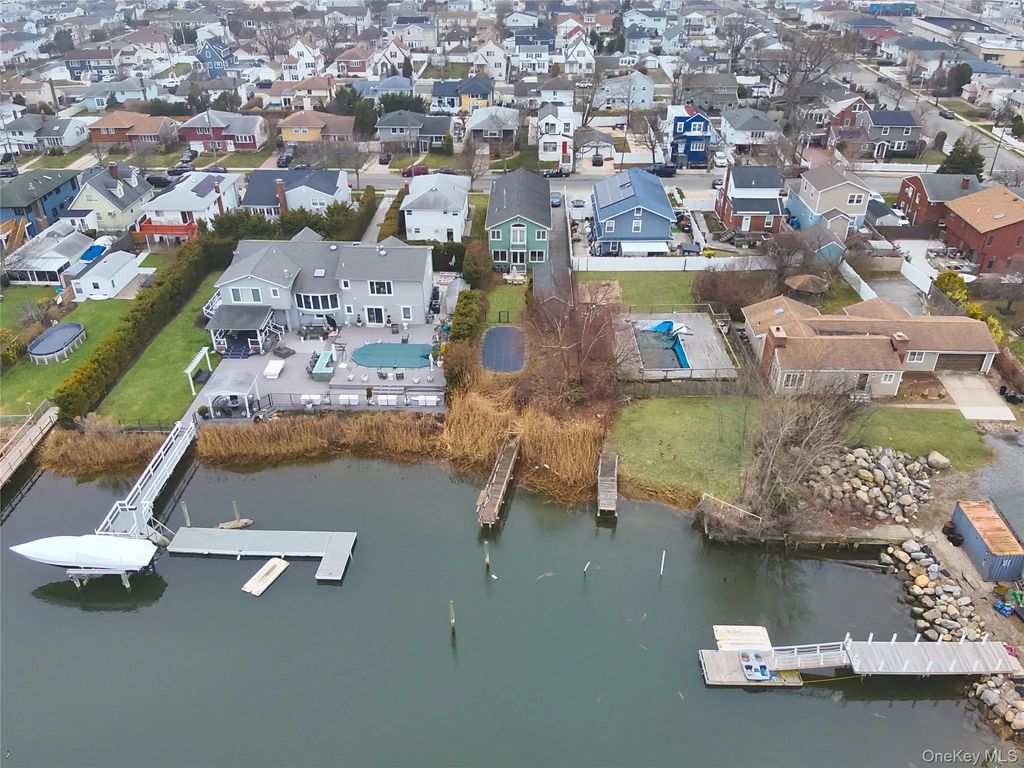 145 Kingston Boulevard, Island Park