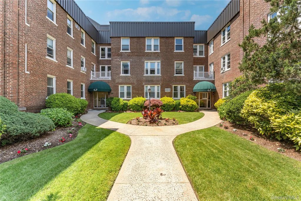 185 Atlantic Ave A4, Lynbrook