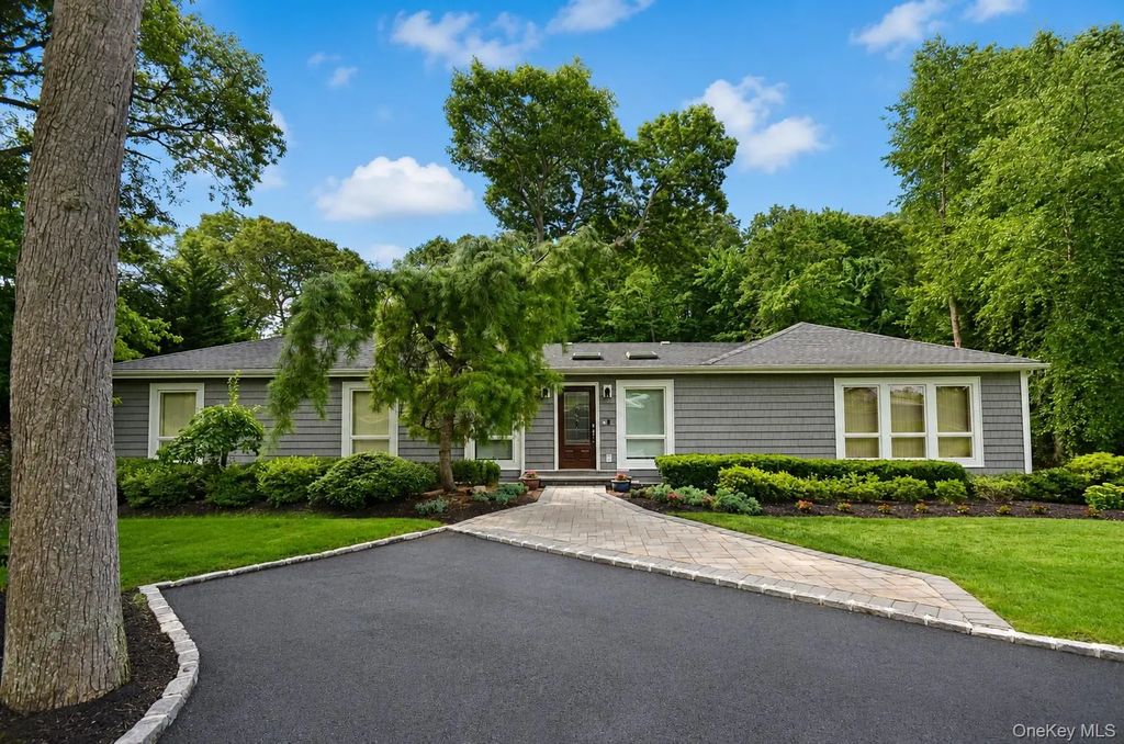 4 Durham Drive, Dix Hills