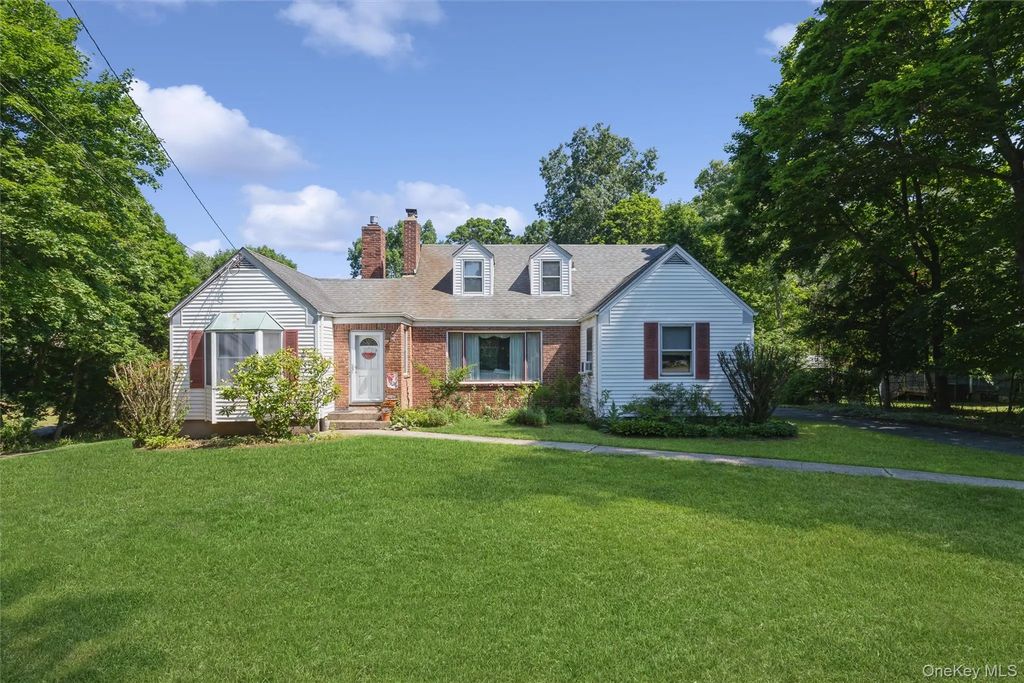199 N Country Road, Port Jefferson