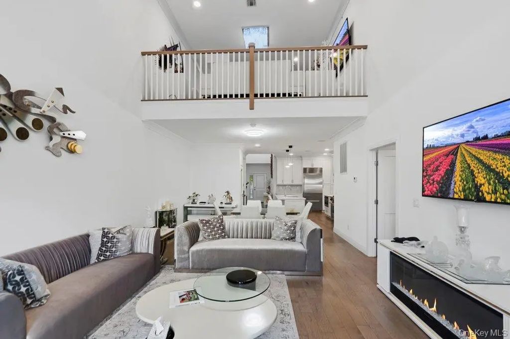 46102 Silver Birch Lane, Plainview