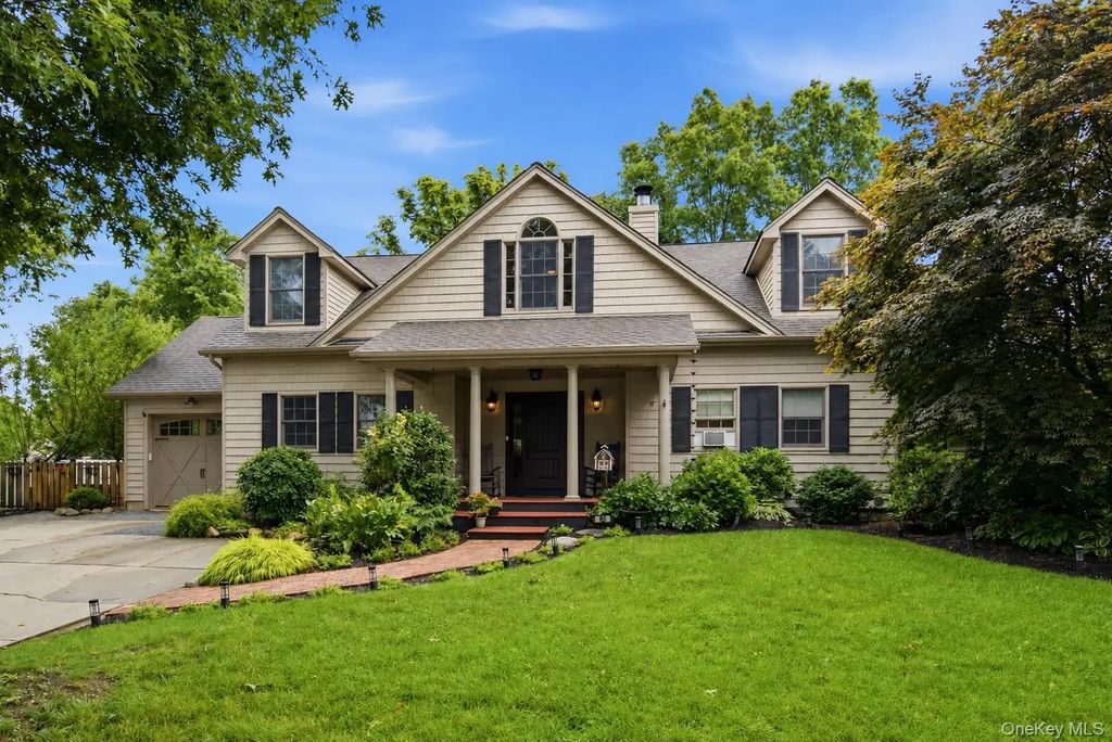83 Hedgerow, Commack