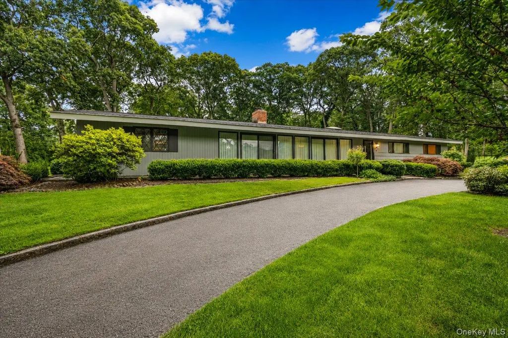 6 Cherry Lane E, Syosset