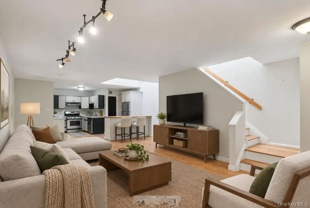 215 Washington Street # 19, Tappan