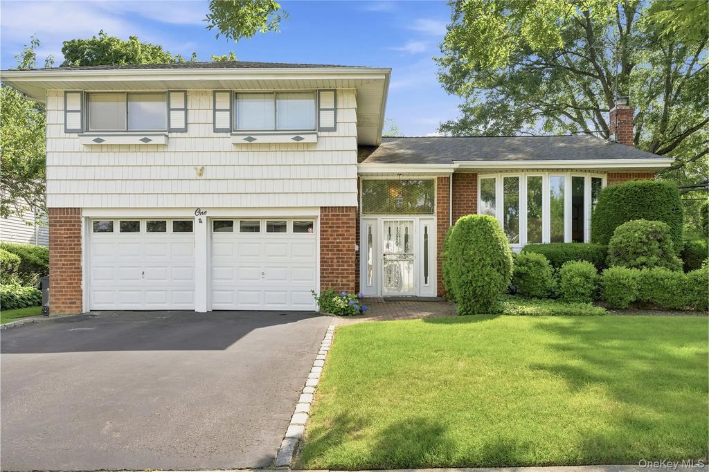 1 S Oaks Boulevard, Plainview