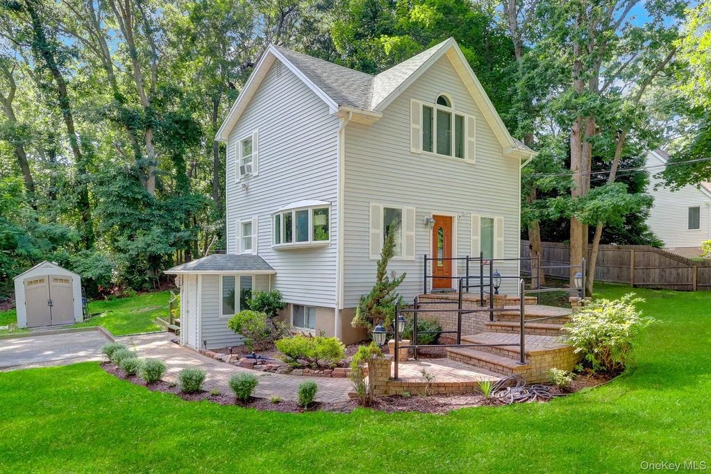 14 Neponsit Road, Sound Beach