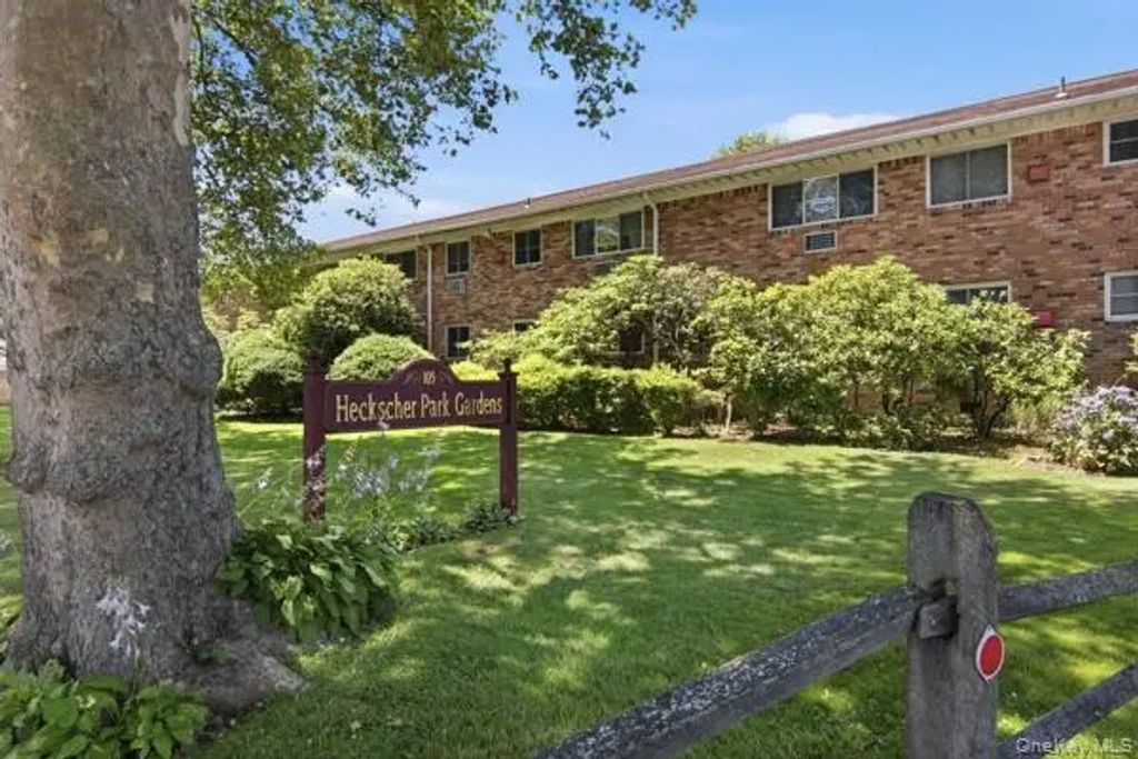 105 Prime Avenue # B6, Huntington