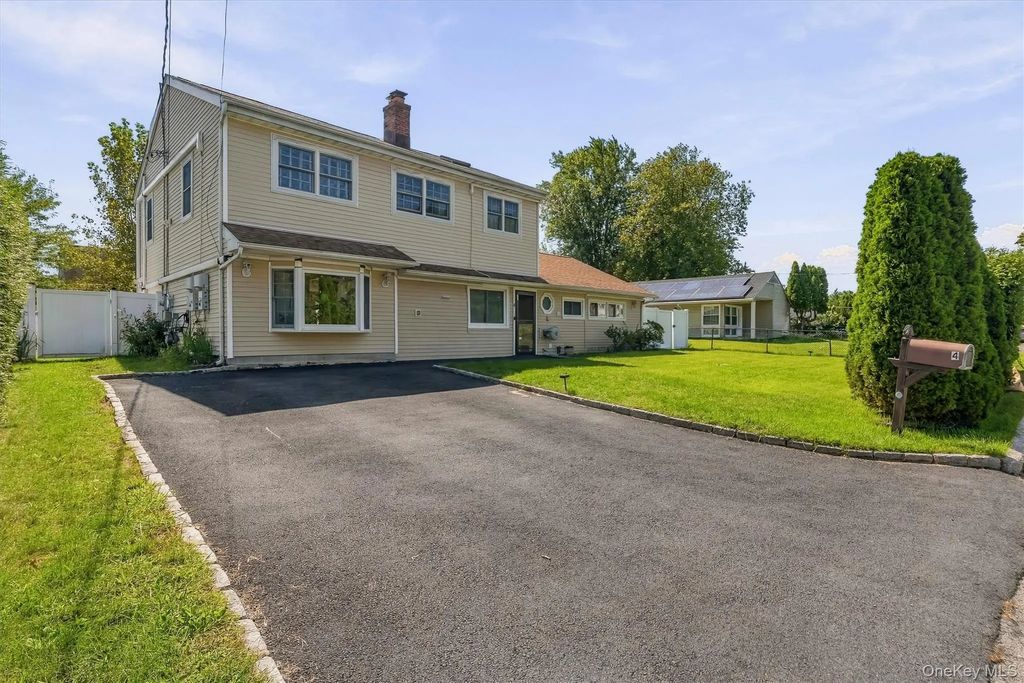 4 Manitou Trail, White Plains