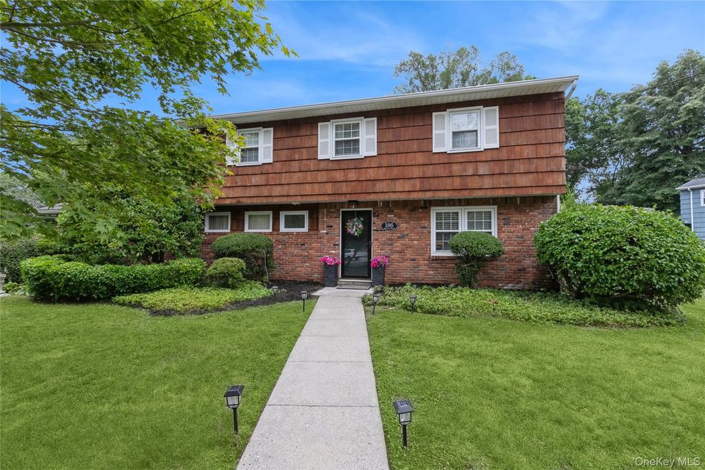 186 Oakwood Road, Huntington Station