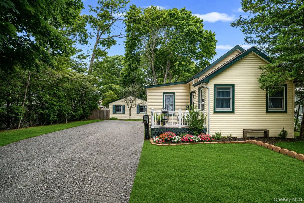 36 Rosalie Place, Patchogue