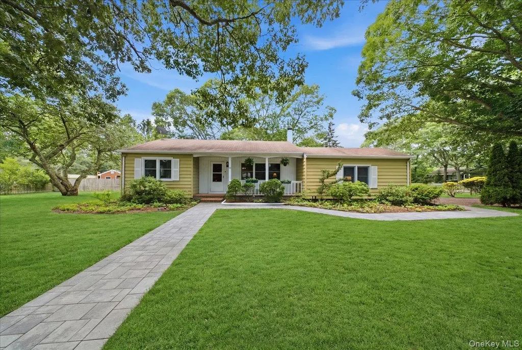 10 Graham Road, Hampton Bays