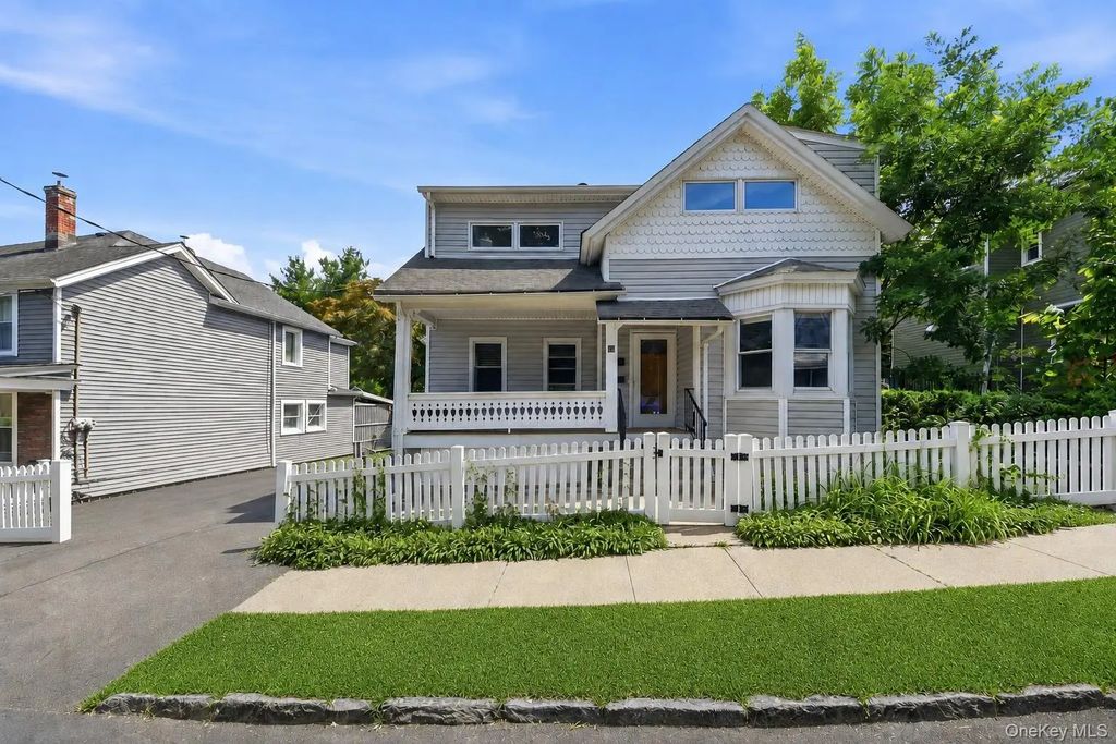 86 Maple Street, Dobbs Ferry