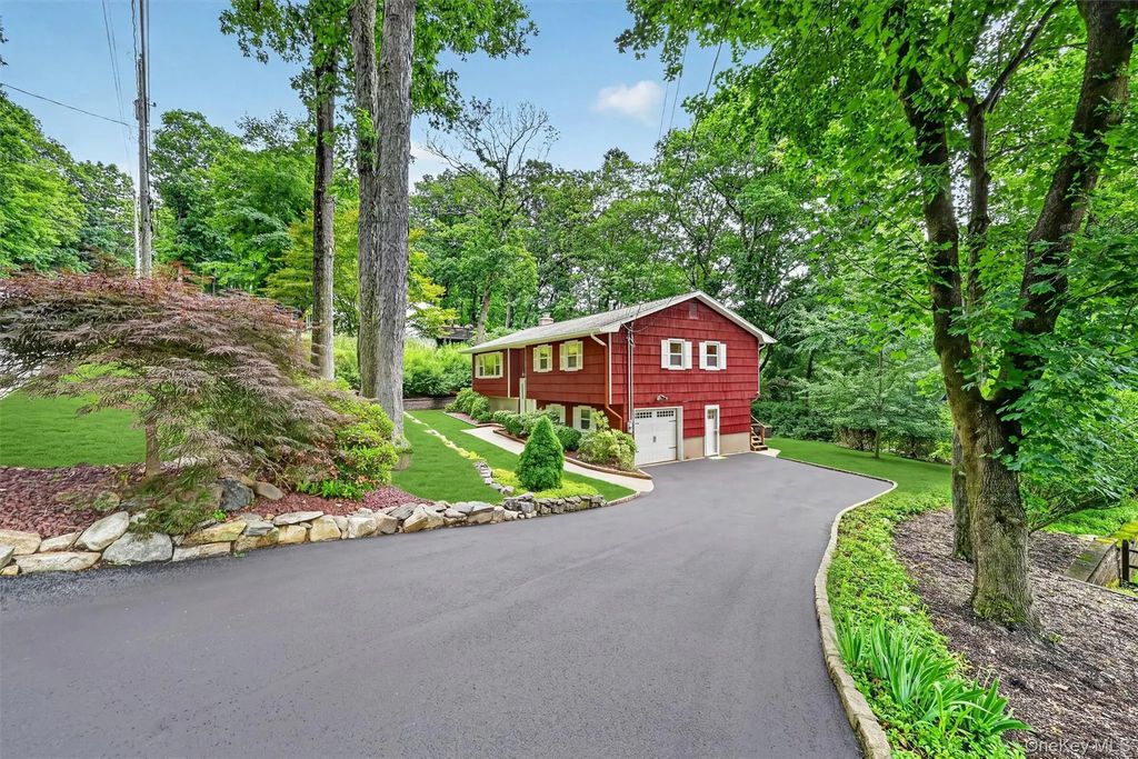 3 Hazelwood Road, Sloatsburg