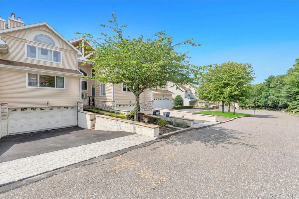 6 Princess Tree Court, Port Jefferson