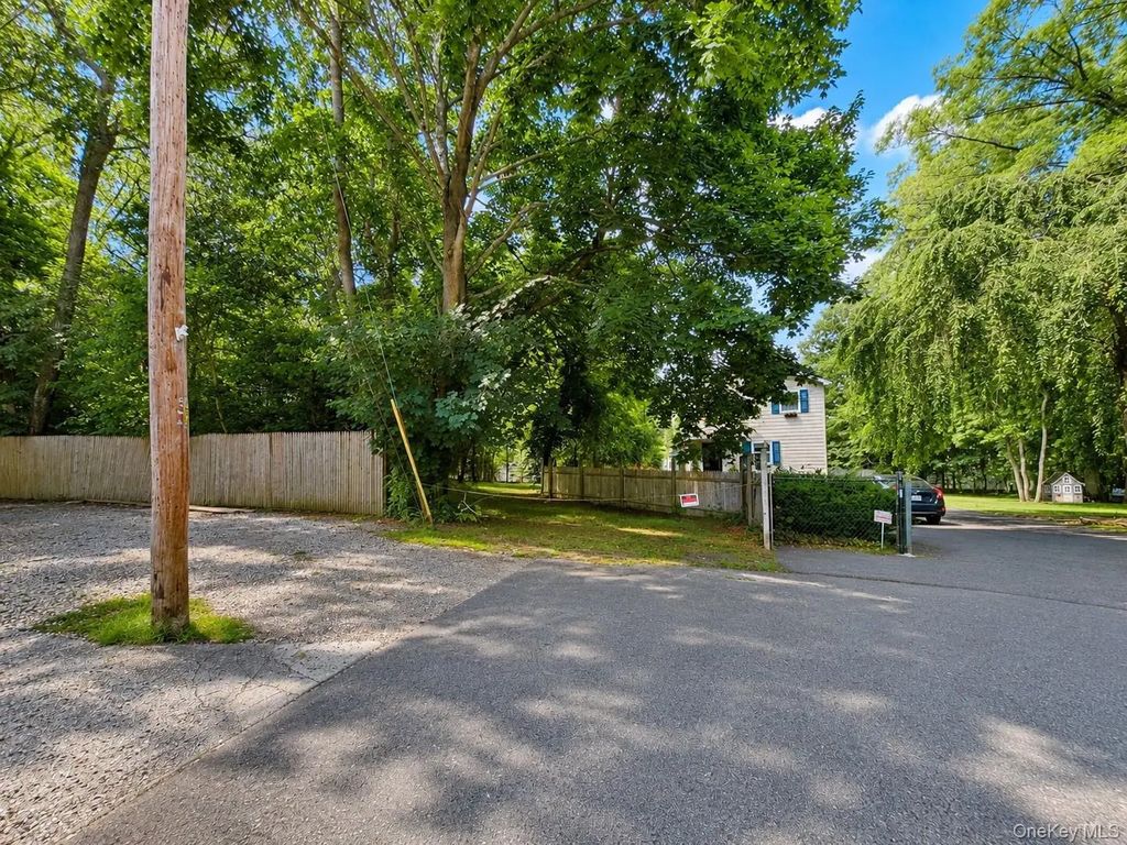 Woodland Road, Centereach