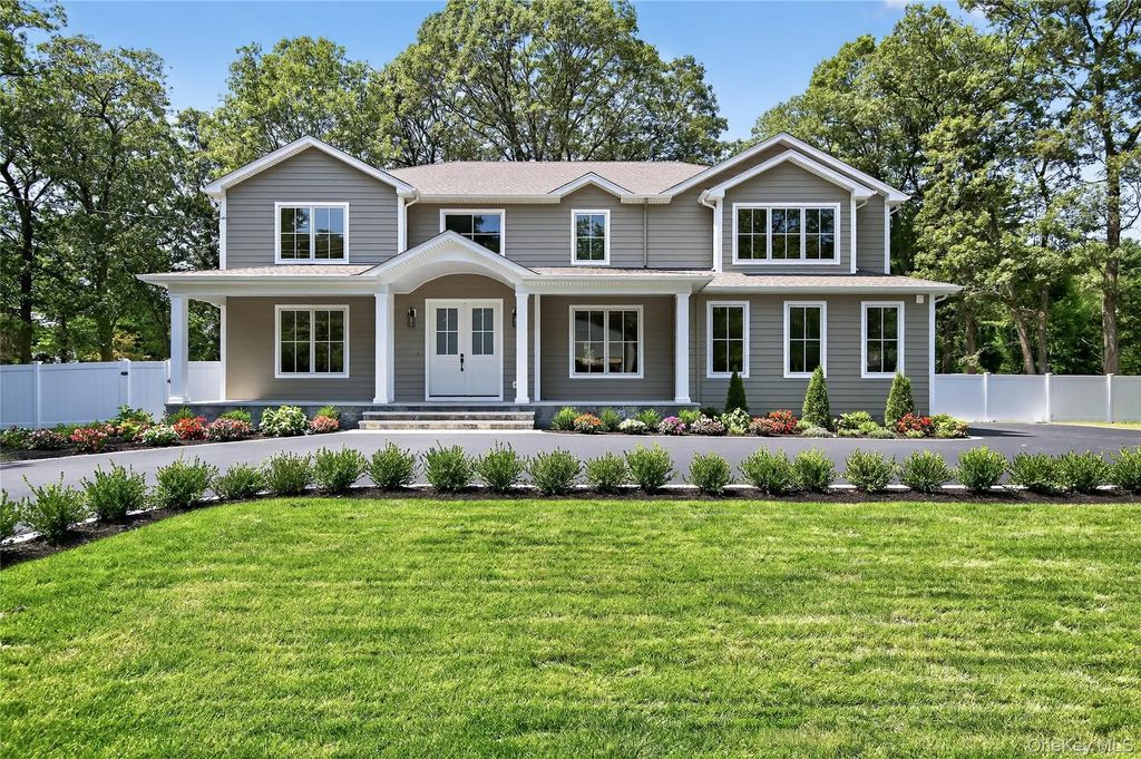654 Caledonia Road, Dix Hills