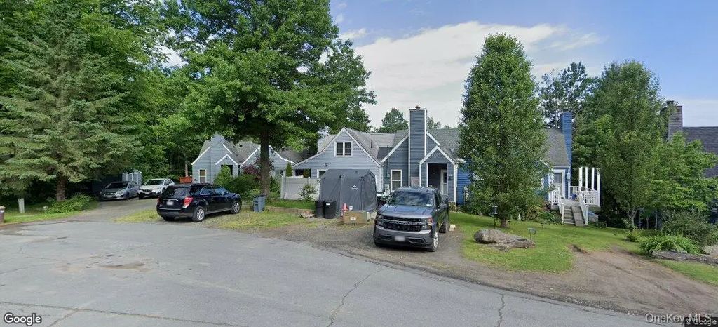 23 Fox Run, Woodridge