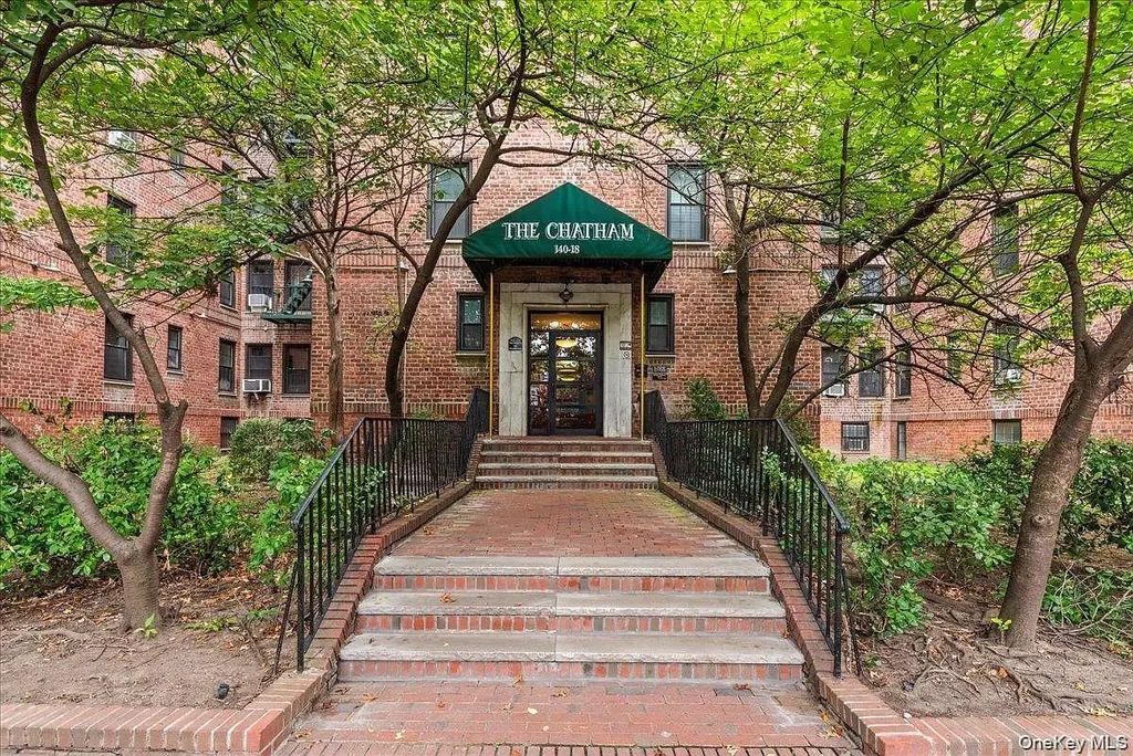 140-18 Burden Crescent # 209, Briarwood