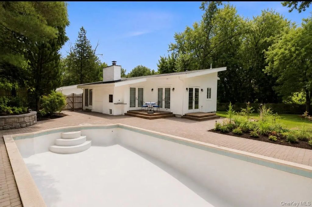 54 Holbrook Road, Briarcliff Manor
