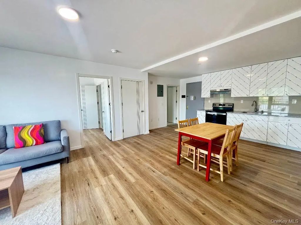 70-25 Queens Boulevard # 1f, Woodside