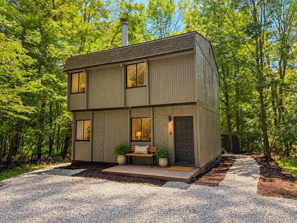 9 Lake Drive, Parksville