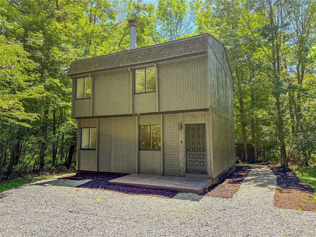 9 Lake Drive, Parksville