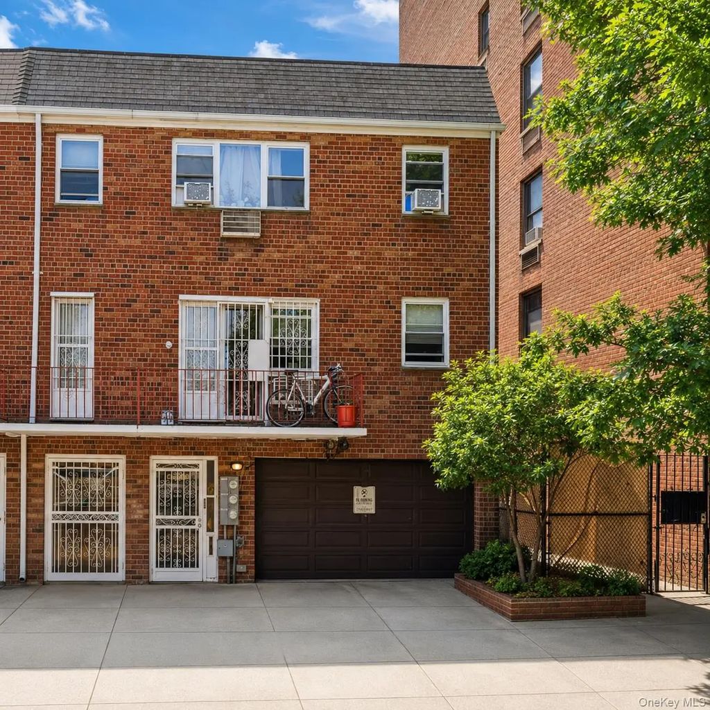 4212 Judge Street, Elmhurst