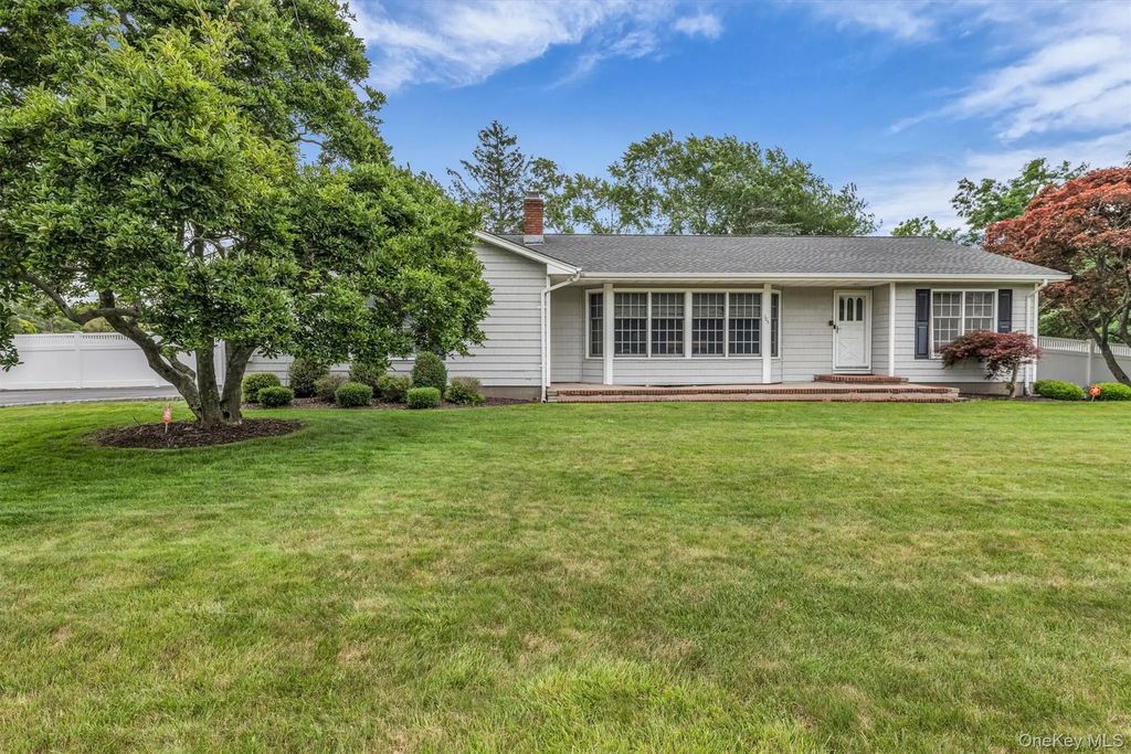 383 Munsell Road, East Patchogue