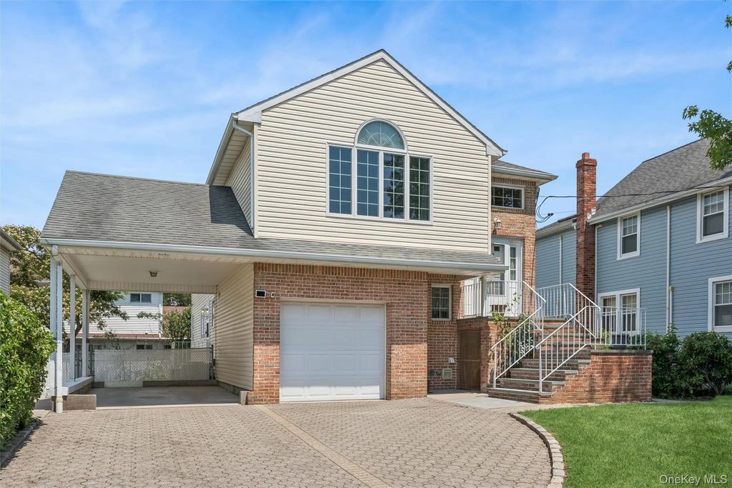 62 Crosby Avenue, Albertson