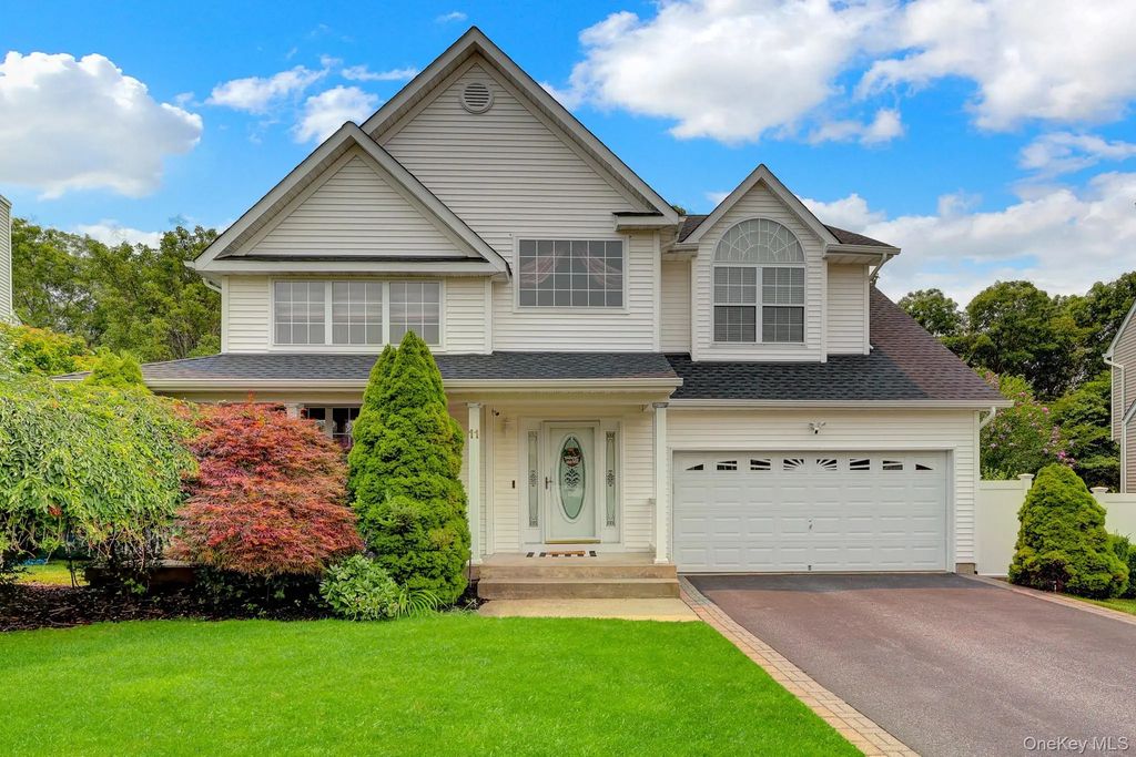 11 Scenicview Crescent, Manorville