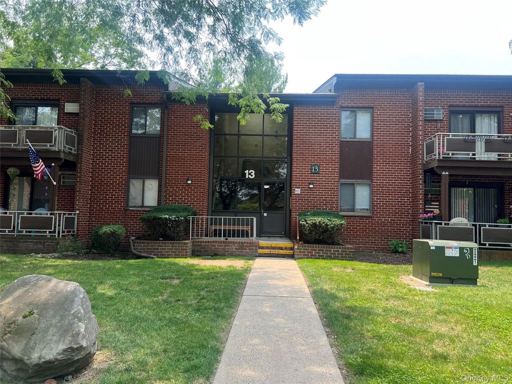 13 Darian Court # 2a, Pomona