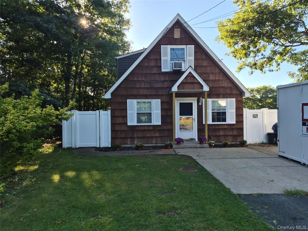 1128 N Ocean Avenue, Medford