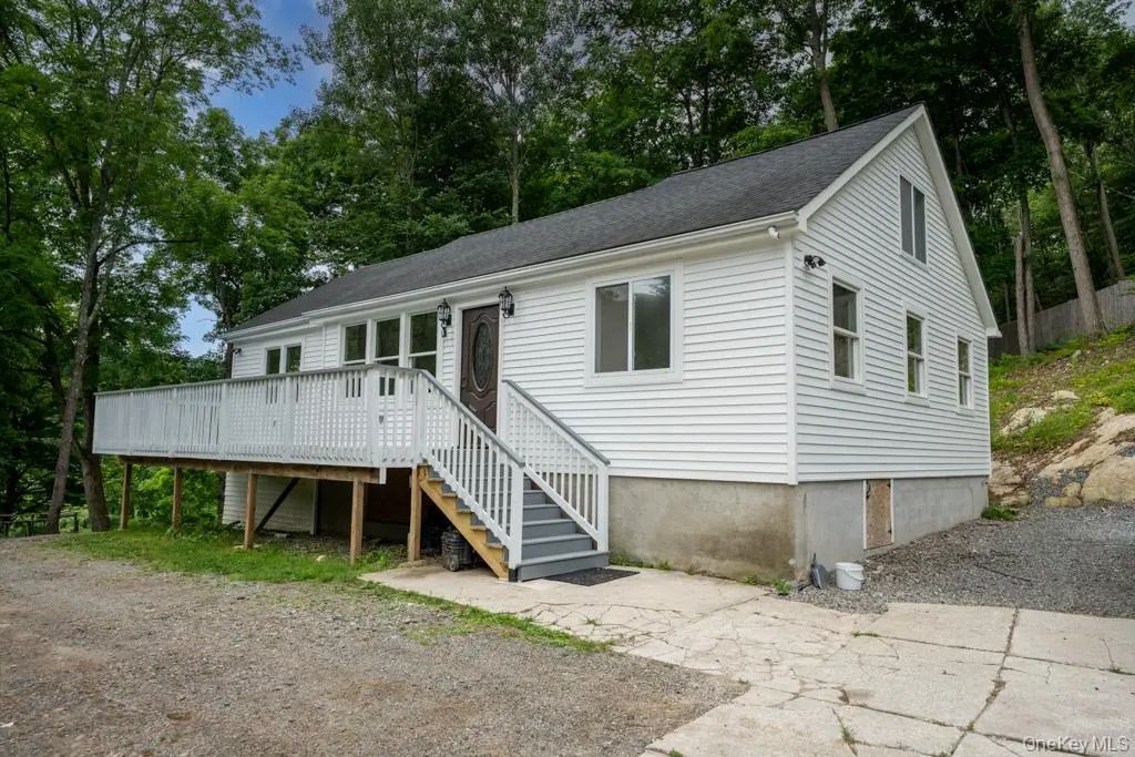 745 Peekskill Hollow Road, Putnam Valley