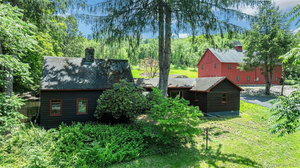 490 Peekskill Hollow Road, Putnam Valley