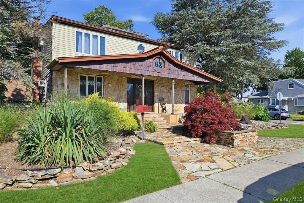 62 Linden Boulevard, Hicksville