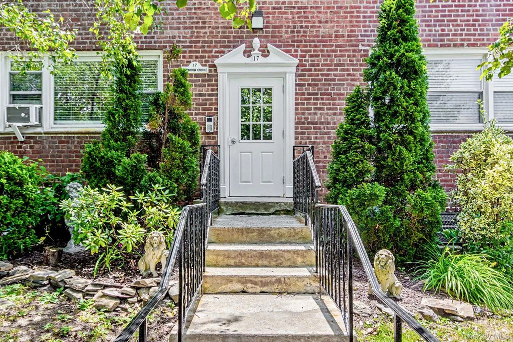 17 Leewood Circle # 6r, Eastchester