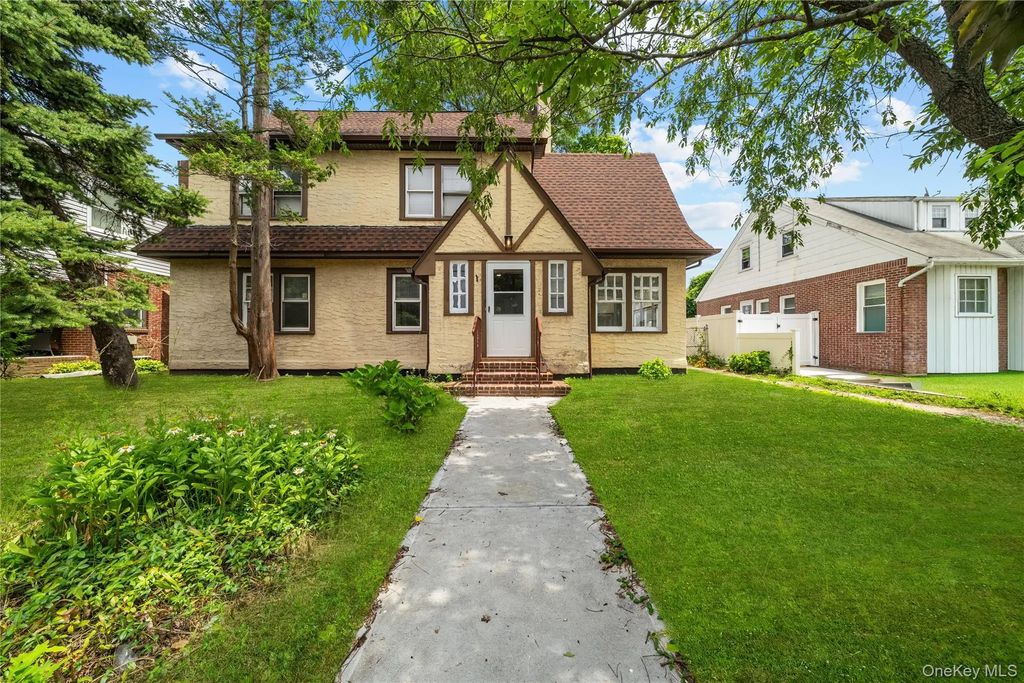 116 Meadowbrook Road, Hempstead